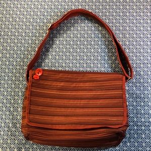 Zipit vintage red large messenger bag with pockets